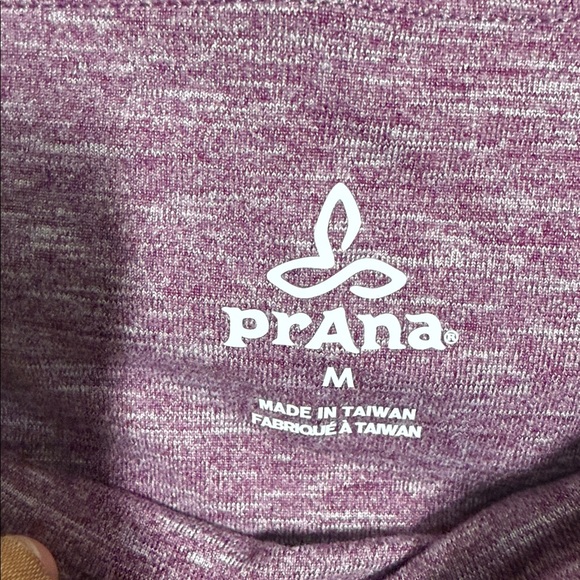 prAna Tori Cut Out Active Yoga Capri Leggings Magenta Purple Size Medium - Picture 3 of 3